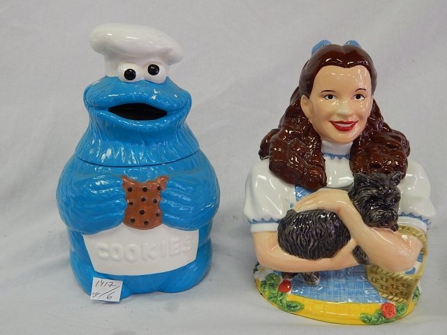 2 COOKIE JARS MUPPETS WIZARD OF OZ: COOKIE MONSTER 9" TALL, MINOR PAINT LOSS. CONDITION GOOD OTHERWISE.