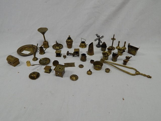 LOT OF MINIATURE BRASS ITEMS: NICE ASSORTMENT INCENSE BURNERS, ET AL