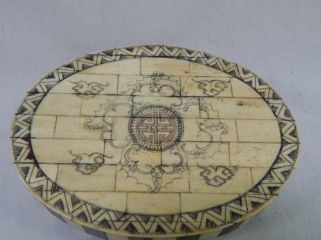 BONE CARVED BOX AND SET OF KNIVES: 9" WIDE, 3" TALL. SIX MATCHED AND ONE ODD.