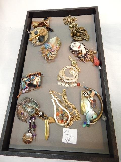 COLLECTION OF CONTEMPORARY BROOCHES: 10 PCS CONTEMPORARY JEWELRY.