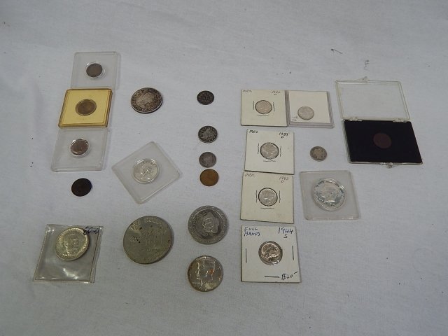 LOT OF COINS: 1942D '43D '43W '39D '44S MERCURY DIMES 1909, 1902,1993 AND 1900 INDIAN HEAD PENNYS. 1858 ONE CENT PIECE. BOOKER T. WASHINGTON 1946 HALF DOLLAR. 1964 SILVER QUARTER. 1961 CANADIAN DOLLAR. MIRAGE CASIN