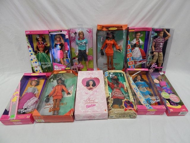 12 BARBIES: NATIVE AMERICAN BARBIE, POLYNESIAN, TANGERINE TWIST, PIRATES OF THE CARIBBEAN BARBIES AND MORE.
