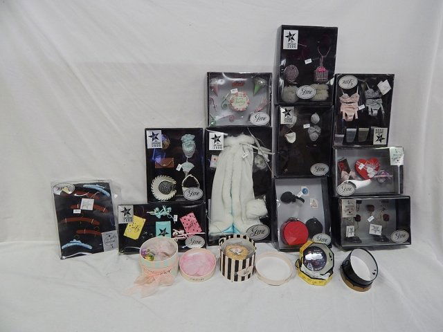 GENE DOLL ACCESSORIES CLOTHES LOT OF 15: CAPE WITH MUFF, SHOES, PURSES, LINGERIE, HATBOXES (EMPTY), ALL IN ORIGINAL PACKAGING.