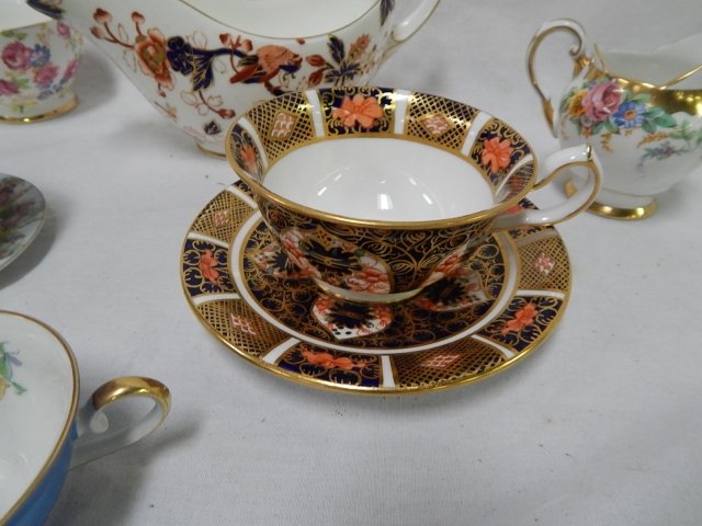 LOT OF PORCELEIN CUPS, SAUCERS: CROWN DERBY, TUSCAN, BAVARIAN, CANTON, NIPPON, GRAFTON, COALPORT.