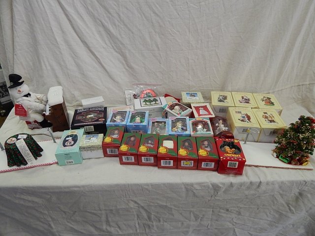 LOT OF ASSORTED CHRISTMAS ORNAMENT/DECORATIONS: INTERNATIONAL SANTAS, EFFANBEE DOLLS, PRECIOUS MOMENTS AND A SNOWMAN.