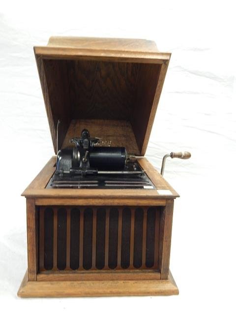 EDISON PHONOGRAPH: WORKING. EDISON #30. ESTATE #100. POSSIBLY GRILL HAS BEEN REPLACED.