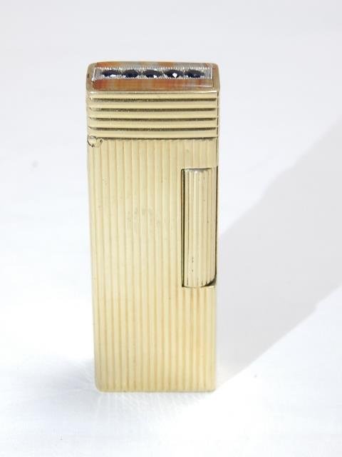 18K GOLD DUNHILL LIGHTER: AGATE AND SAPHIRE IN 14 K GOLD DUNHILL.