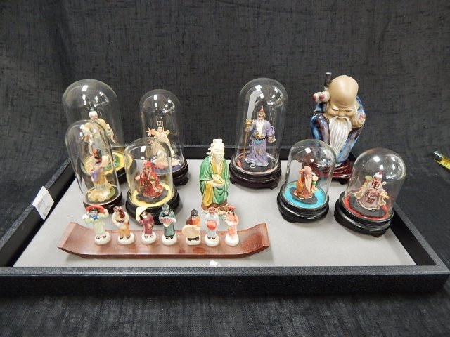 COLLECTION OF 10 MINIATURE MUD MEN IN DOMES: TALLEST IS 5".