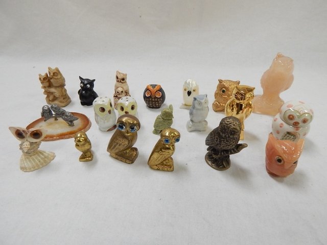 COLLECTION OF 20 SMALL OWLS: SALT AND PEPPER MARKED GERMANY, GLASS, BRASS, CERAMIC, SHELL, QUARTZ. TALLEST IS 3 1/2".