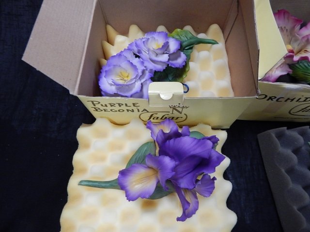 ITALIAN PORCELAIN FLOWERS: FABAR, CAPODIMONTE.