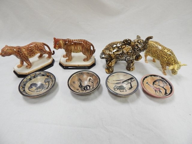 LOT OF FOUR CERAMIC ANIMAL & FOUR SOAPSTONE BOWLS: LEOPARD AND TIGER MARKED RAYMOND WAITES. HANDCARVED BOWLS.