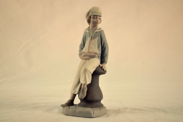 LLADRO MARINERITO #810: MATTE FINISH, NO BOX