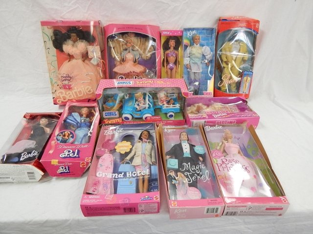 12 BARBIES: RAINBOW KEN, POWER WHEEL TOMMY, GRAND HOTEL, ROSE PRINCESS AND MORE BARBIE.