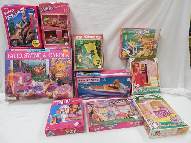 10 PLAYSETS: PATIO SWING AND GARDEN, SPEED BOAT, MOTOR SCOOTER, PICNIC, CAMPING SET.