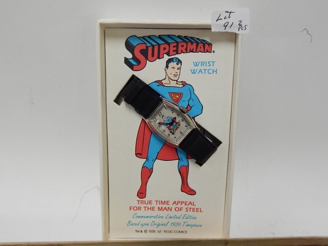 SUPERMAN WRIST WATCH IN ORIGINAL BOX: CONDITION AS SHOWN. COMMEMORATIVE PIECE. WITH SUPERMAN HORSE SHOE SET.