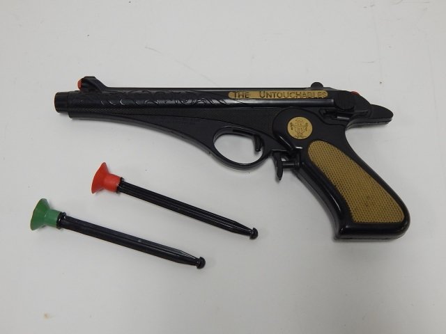 TOY UNTOUCHABLES DART GUN AND TWO DARTS: CONDITION AS SHOWN.