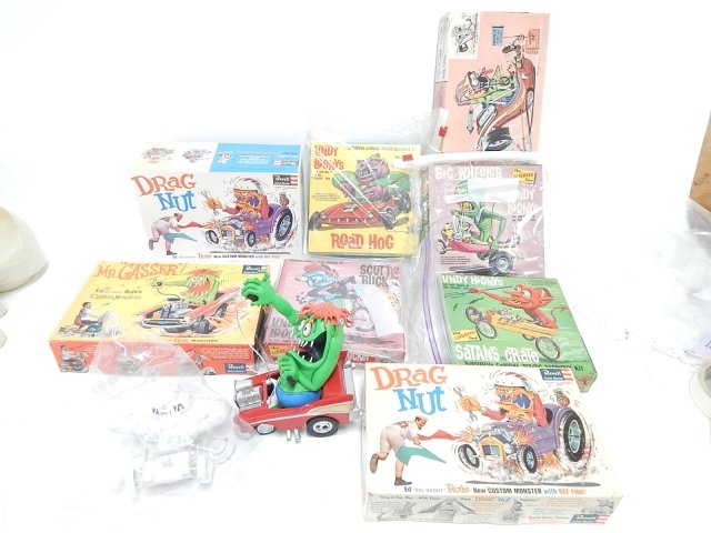 HOT ROD MODELS WITH FIGURES: CONDITION AS SHOWN. DRAG NUT HOT ROD MODELS