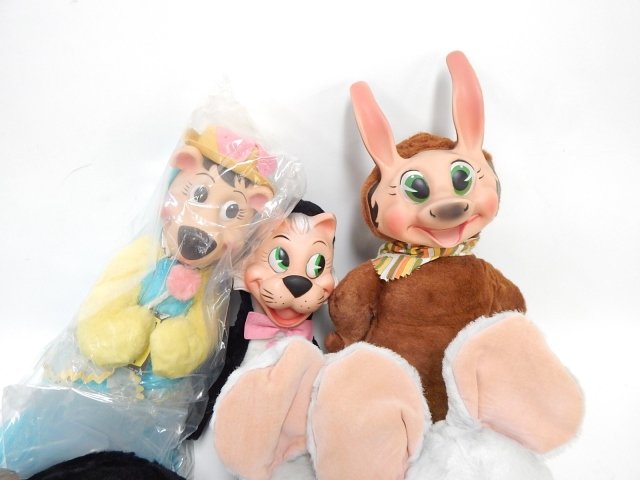 DIXIE MOUSE AND HUCKELBERRY HOUND STUFFED ANIMALS: CONDITION AS SHOWN.