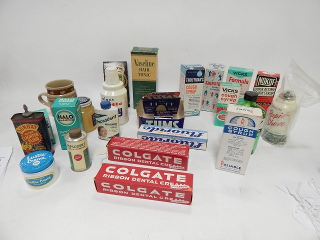 BOX OF DRUG STORE ADVERTISING: COLLECTION OF DRUG STORE TOOTHPASTE, ETC.