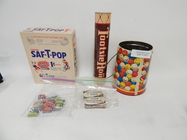 COLLECTION OF CANDY: BUBBLE GUM, TOOTSIE ROLE, AND MORE. CONDITION AS SHOWN.
