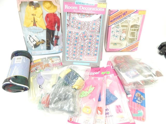 LOT OF DOLL ACCESSORIES: BARBIE CAMPING, TRAVELING, A NURSERY, SKIPPER OUTFITS, AND SNOW SHOES.