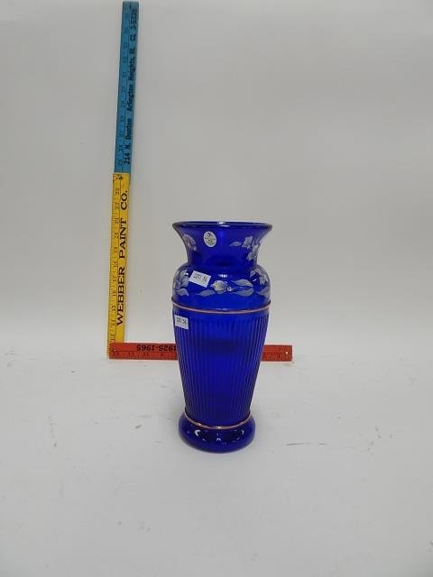 FENTON VASE: LANDMARK COLLECTION, 9.5 " TALL