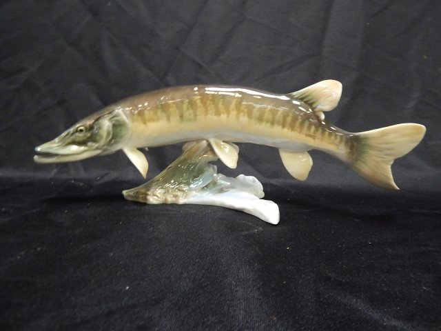 KAISER NORTHERN PIKE: 690702. WITH BOX. 5" TALL X 13" LONG. IT IS BEAUTIFUL.