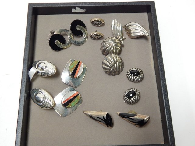 LOT OF STERLING SILVER EARRINGS.: MULTI COLORED STONES