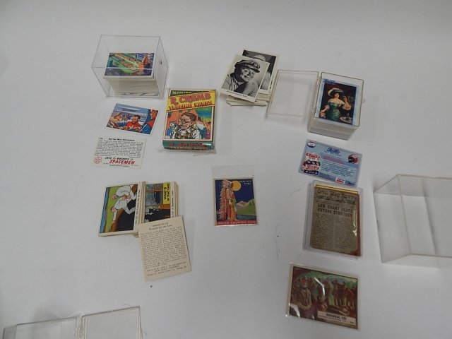 LOT OF TRADING CARDS: JETS, ROCKETS, SPACE MEN, MC HALES NAVY, PEPSIL, CIVIL WAR, INDIAN CHEWING GUM
