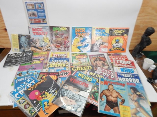 LARGE LOT  OF MAGAZINES (1 of 8)