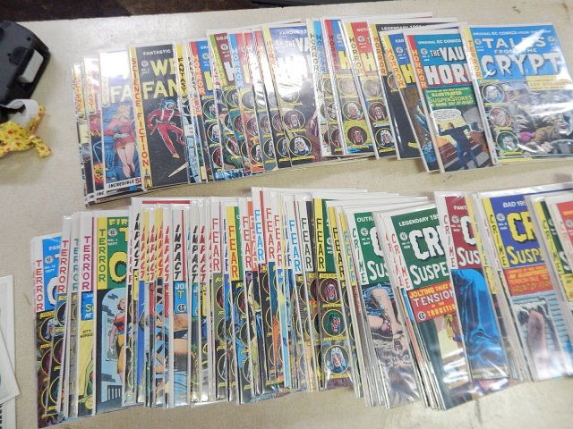 LARGE LOT OF ASSORTED COMIC BOOKS (1 of 8)