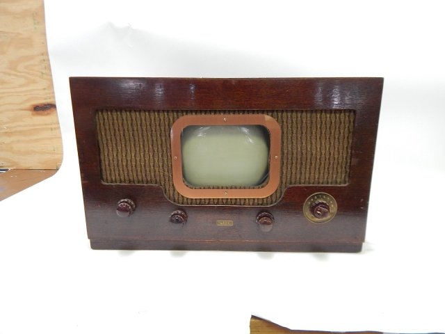 MECK EARLY TV: 19 1/2 X 12. SCREEN IS 5 1/2" SOLD AS IS. HAS ORIGINAL INSTRUCTIONS AND EXTRA TUBE AND LENS.
