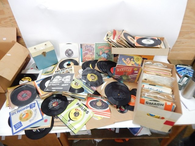 A LARGE LOT OF 45 RPM RECORDS (1 of 3)