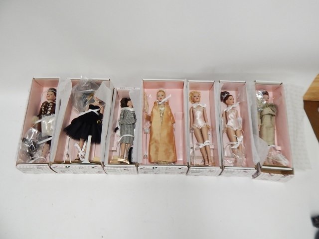 7 TINY KITTY COLLIER DOLLS (1 of 8)