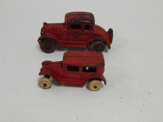 CAST IRON TOYS: 5 IN COND FAIR 2 CARS