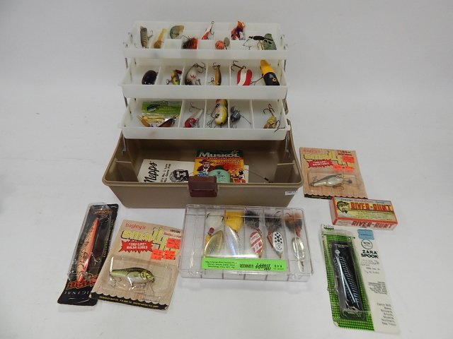 FISHING BOX WITH TACKLE: TACKLE BOX WITH LURES.