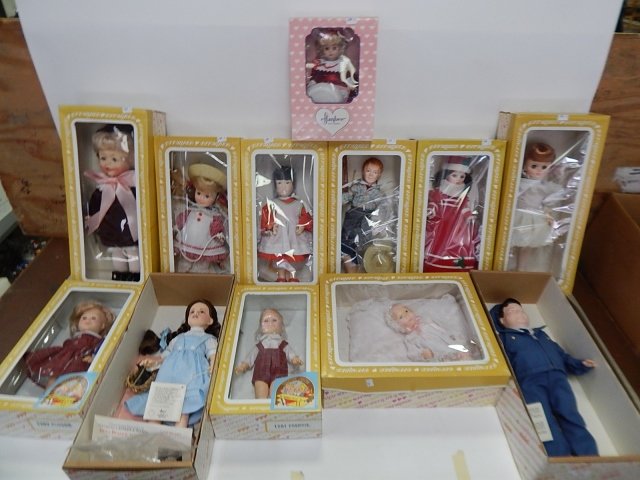 LOT OF 12 EFFANBEE DOLLS: IN ORIGINAL BOXES. 1202, 7002, 1201, 1403, 2501, 7632, 0983, 7670, 1513, 1994 CHRISTMAS DOLL, 1012.