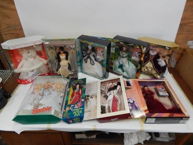 SPECIAL EDITION BARBIES: 9 BARBIES: CAPTAIN HOOK, GONE WITH THE WIND, ERICA KANE, HOLIDAY.