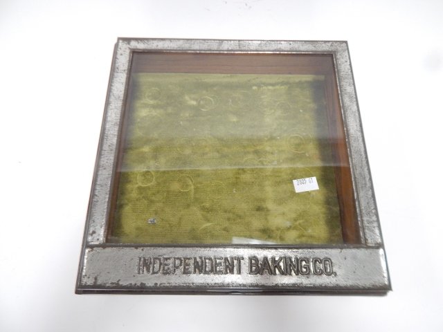 INDEPENDENT BAKING CO. DISPLAY TIN: 10" X 10" OAK CASE LINED WITH VELVET