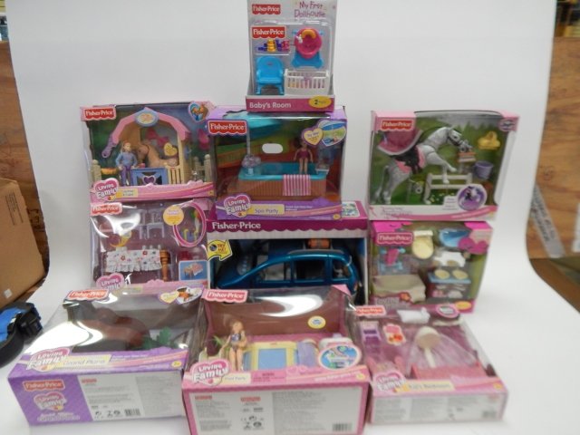 10 FISHER PRICE PLAYSETS: SPA, DINING ROOM, VAN, HORSE, BATHROOM, POOL, AND A PIANO AND MORE.