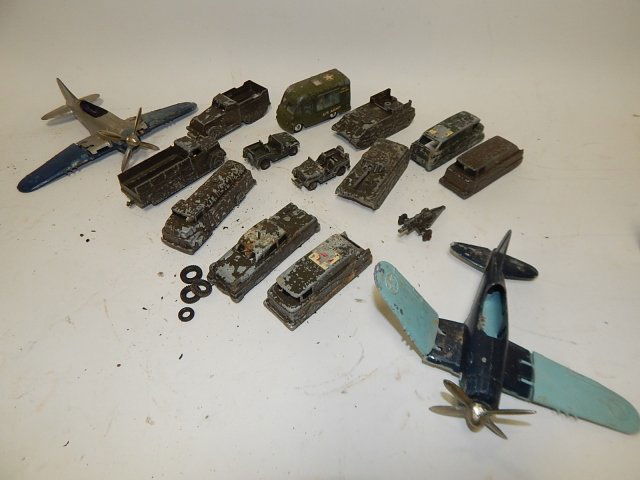MIDGET ARMY TRUCKS WITH HUBLEY AIRPLANES (1 of 4)