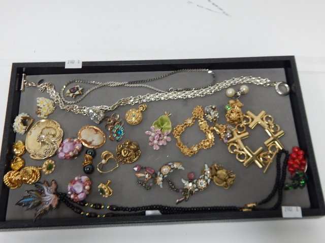 COSTUME JEWELRY LOT: VERY NICE COLLECTION.