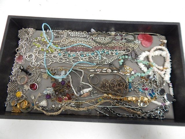 LOT OF COSTUME JEWELRY (1 of 2)