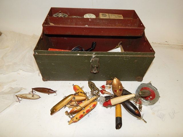 FISHING BOX WITH LURES (1 of 6)