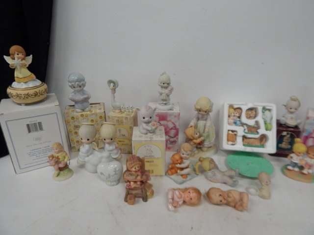 LOT OF FIGURINES: PRECIOUS MOMENT FIGURINES -SOME WITH BOXES PLUS MORE.