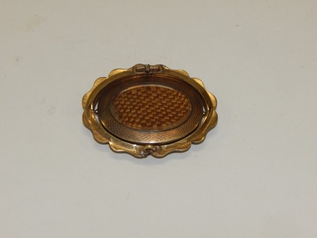 VICTORIAN LOCKET WITH HAIR: ROTATES