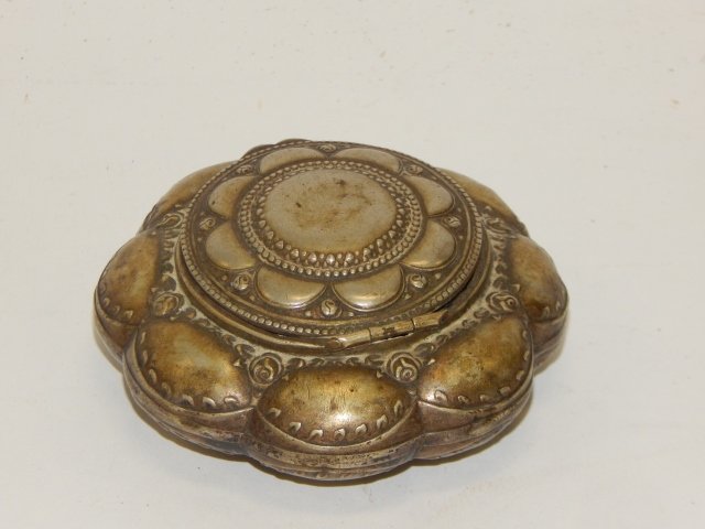 SILVER PLATE SNUFF BOX (1 of 6)