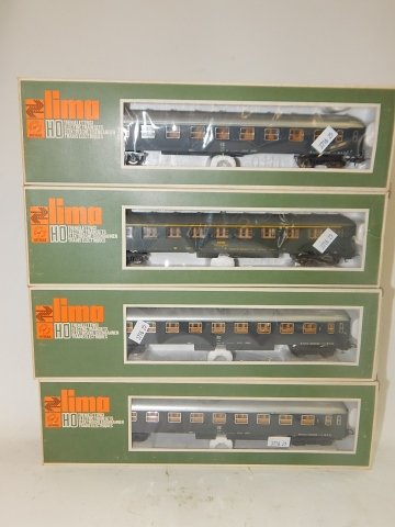 FOUR LIMA HO SCALE TRAIN CARS (1 of 5)