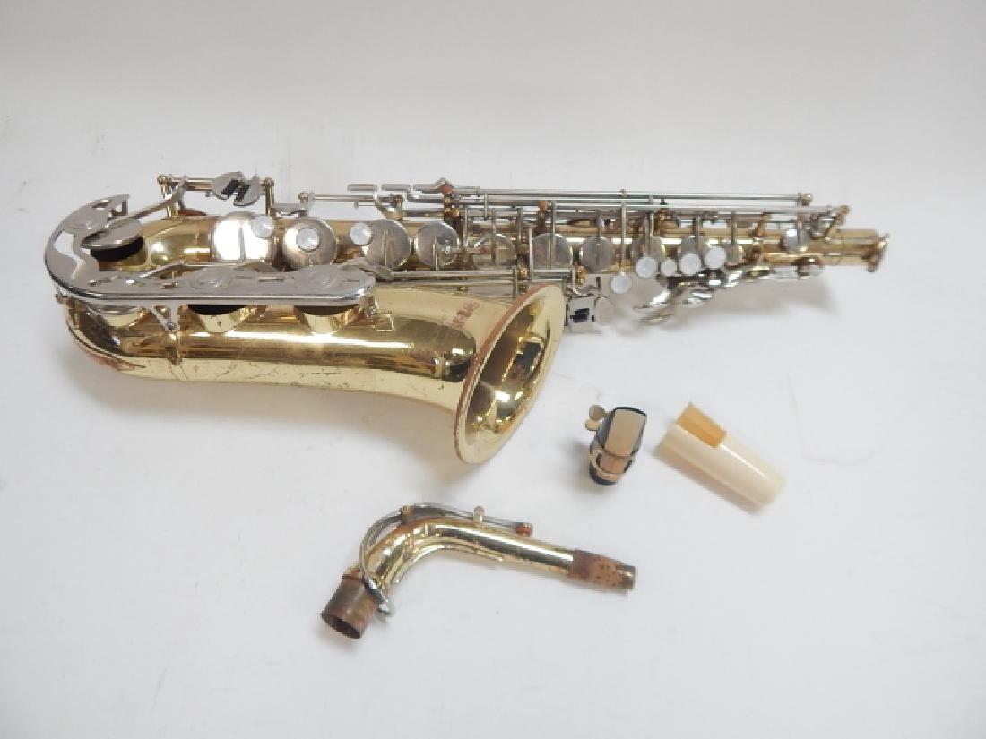 YAMAHA SAXOPHONE: WITH CASE. SCUFFED, SCRATCHES, DENTED, POOR CONDITION.