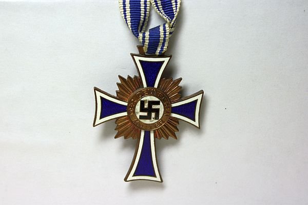 Ehrenkreuz der deutschen Mutter Bronze: Auszeichnung aus dem 2. Weltkrieg mit Originalband
